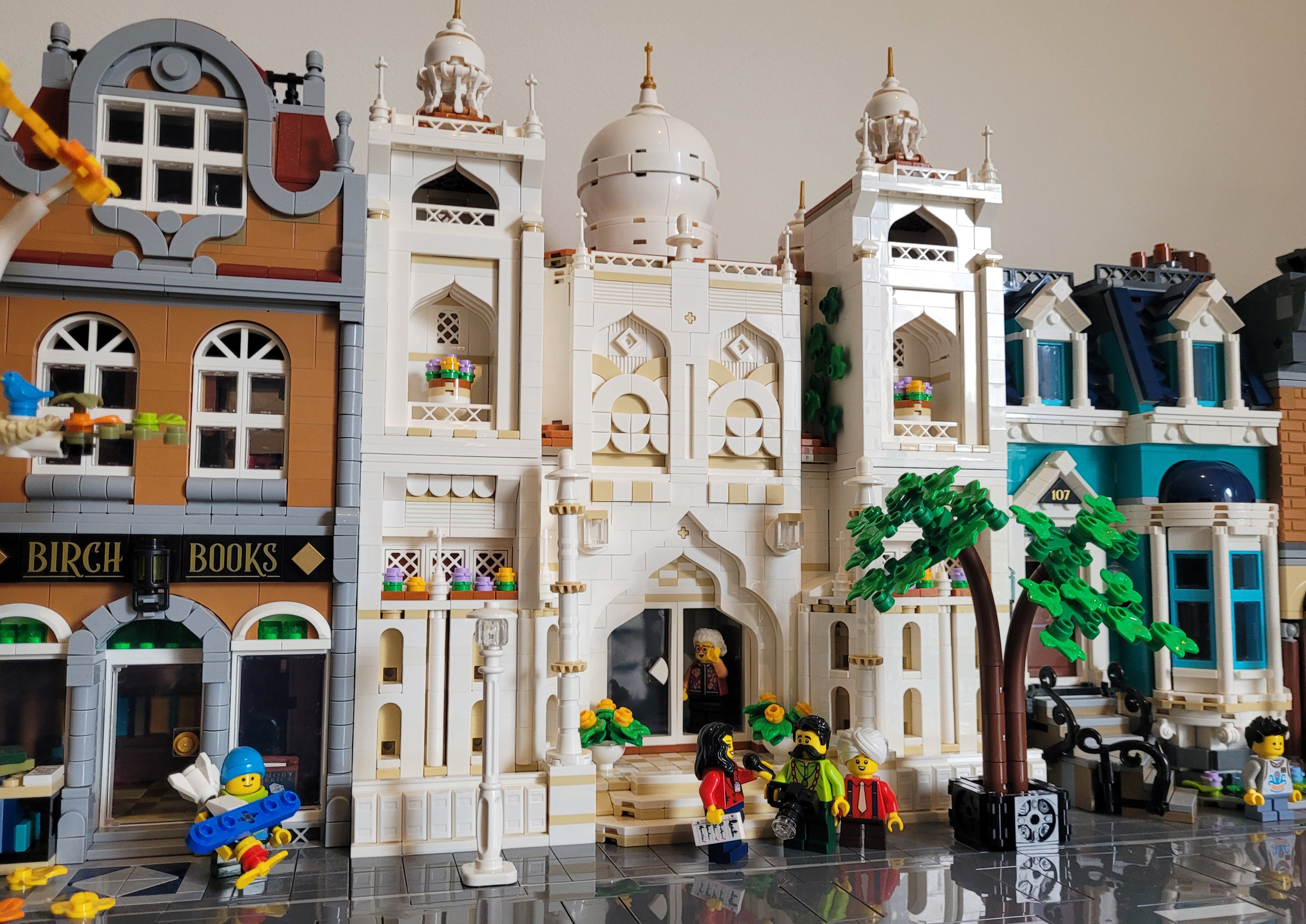 Taj Mahal modular building alongside other LEGO city modulars